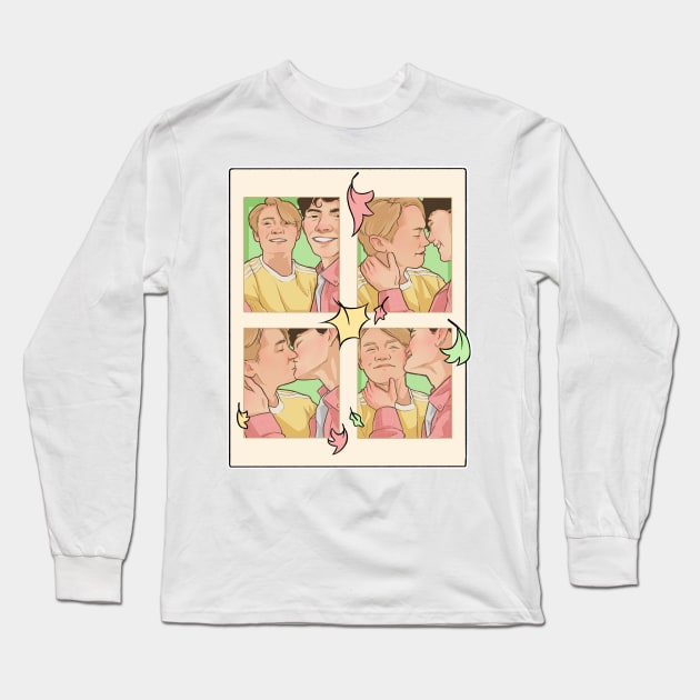 Nick and Charlie - heartstopper photo booth scene Long Sleeve T-Shirt by daddymactinus